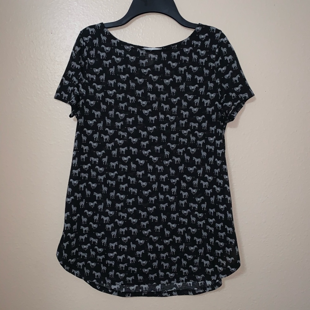 🤍 Zebra Print Tee Shirt Size Small